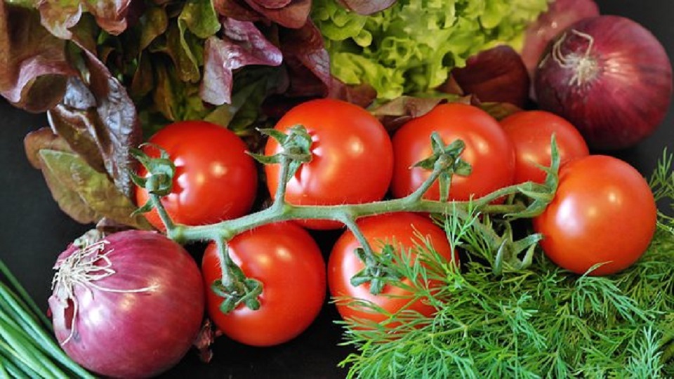Health Benefits of Tomato and Onion