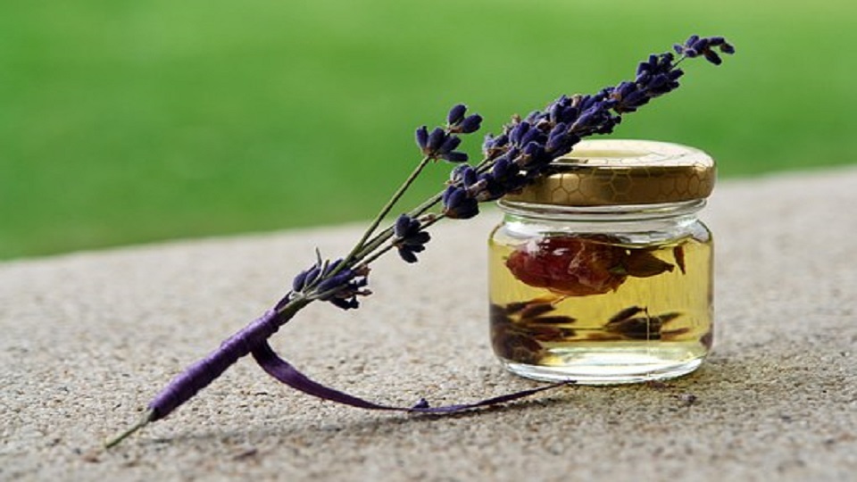 Health Benefits of Aromatic Oils